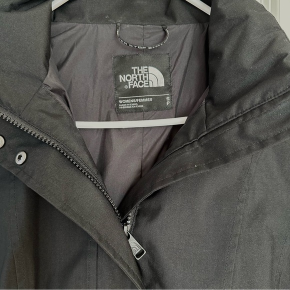 The North Face Rain Coat- size Small - Picture 9 of 12